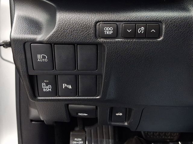 Used 2017 Lexus IS 200t w/ Premium Package RWD image 27