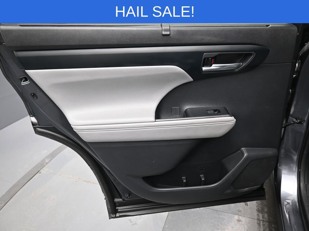 Certified 2020 Toyota Highlander XLE image 30