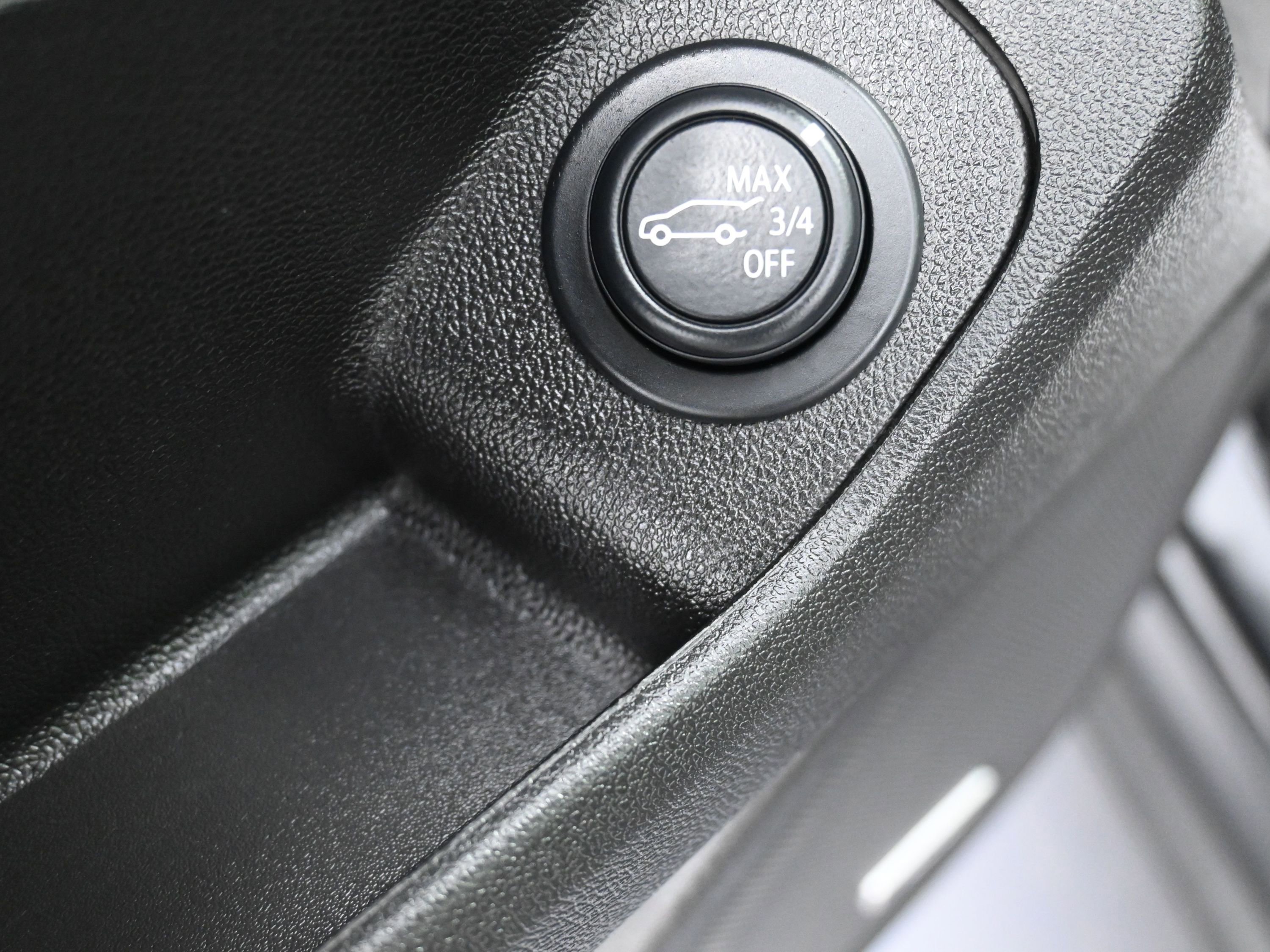 Used 2023 GMC Terrain Denali w/ Black Diamond Edition image 18