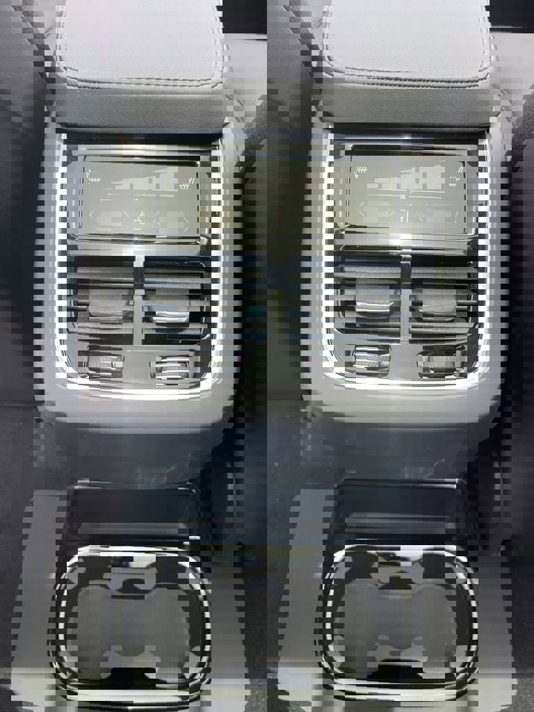 Used 2025 Volvo XC90 B6 Plus image 10