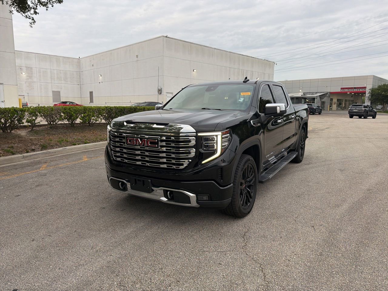 Used 2022 GMC Sierra 1500 Denali w/ Denali Carbonpro Edition AWD/4WD image 1