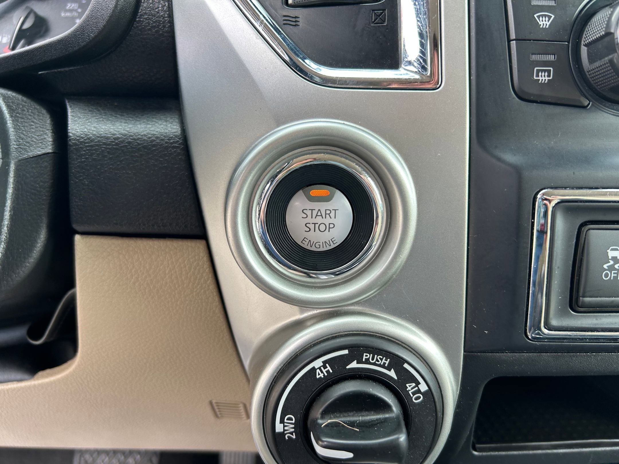 Used 2017 Nissan Titan SV image 18