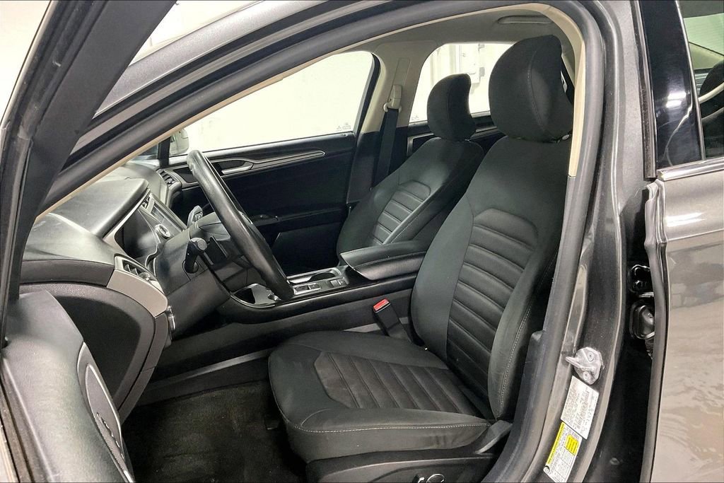 Used 2018 Ford Fusion SE w/ Fusion SE Technology Package image 32