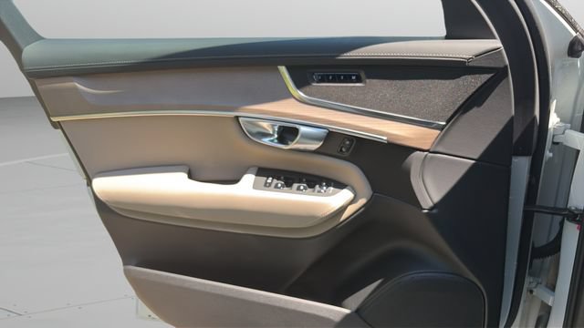 Certified 2026 Volvo XC90 B5 Core AWD/4WD image 18