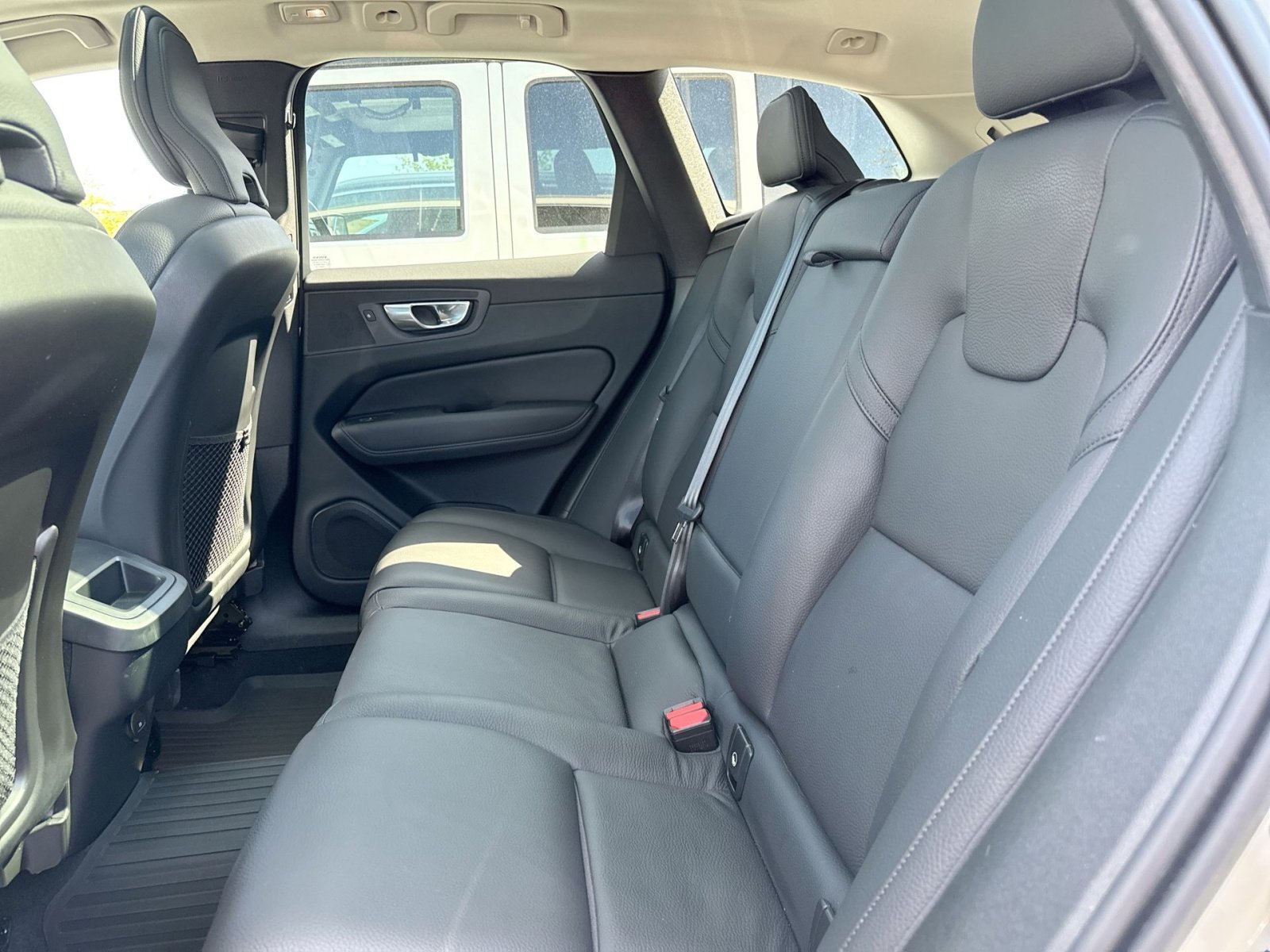 Certified 2023 Volvo XC60 B5 Plus AWD/4WD image 25