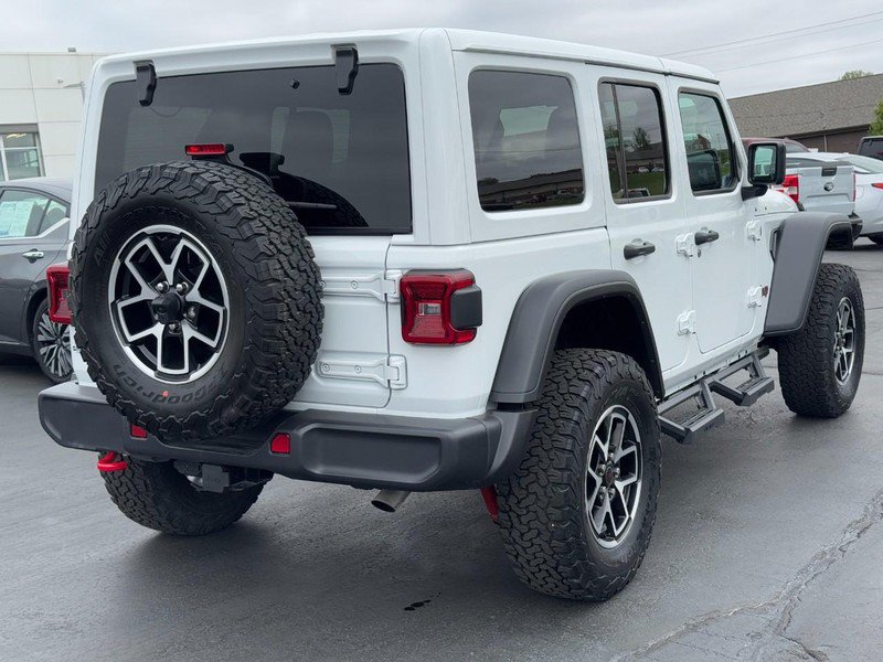 Used 2025 Jeep Wrangler Unlimited Rubicon w/ Convenience Group AWD/4WD image 3