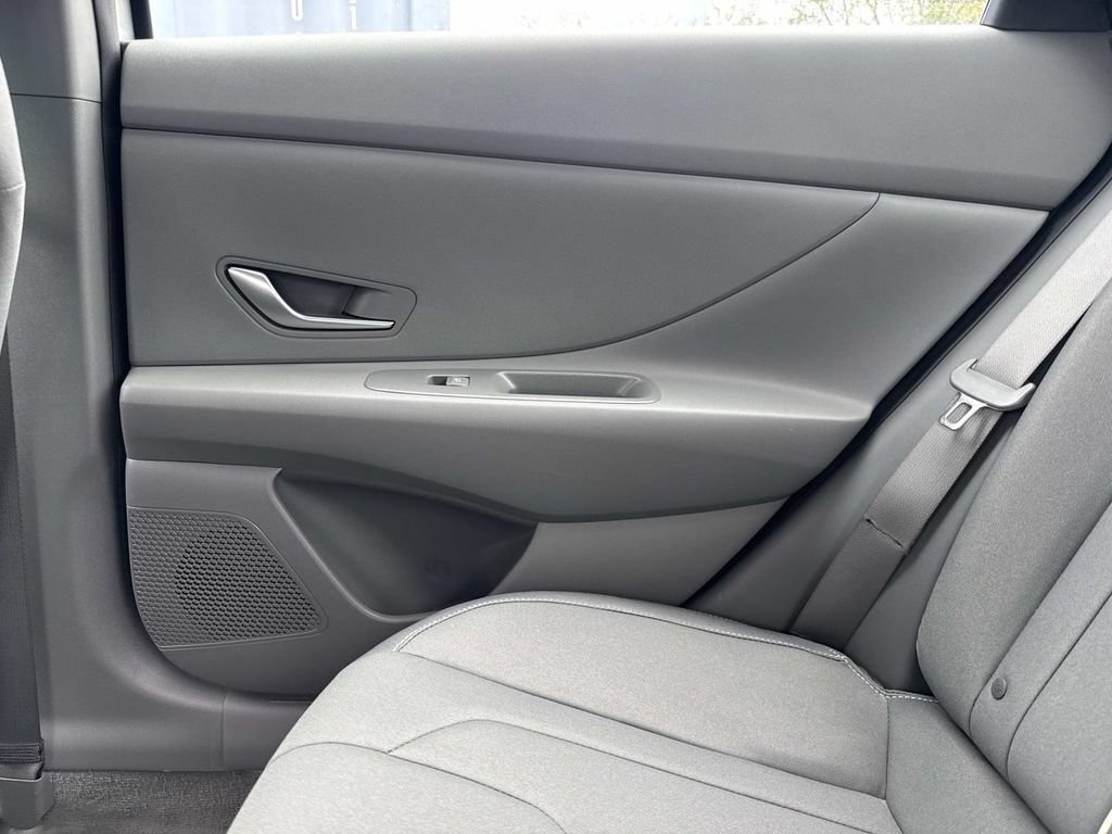 Used 2022 Hyundai Elantra SEL FWD image 18