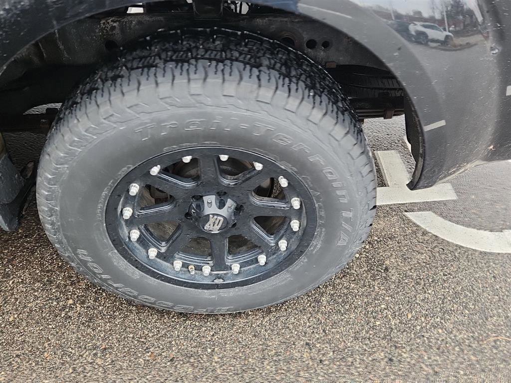 Used 2016 Nissan Frontier SV image 8