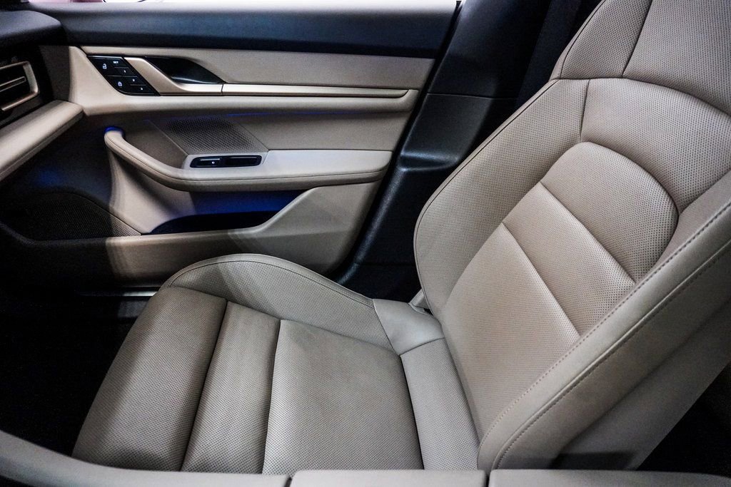 Used 2023 Porsche Taycan 4S w/ Premium Package image 44