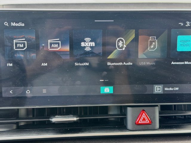 Used 2025 Kia Carnival EX FWD image 31