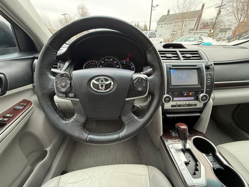Used 2012 Toyota Camry XLE w/ Leather Pkg image 19