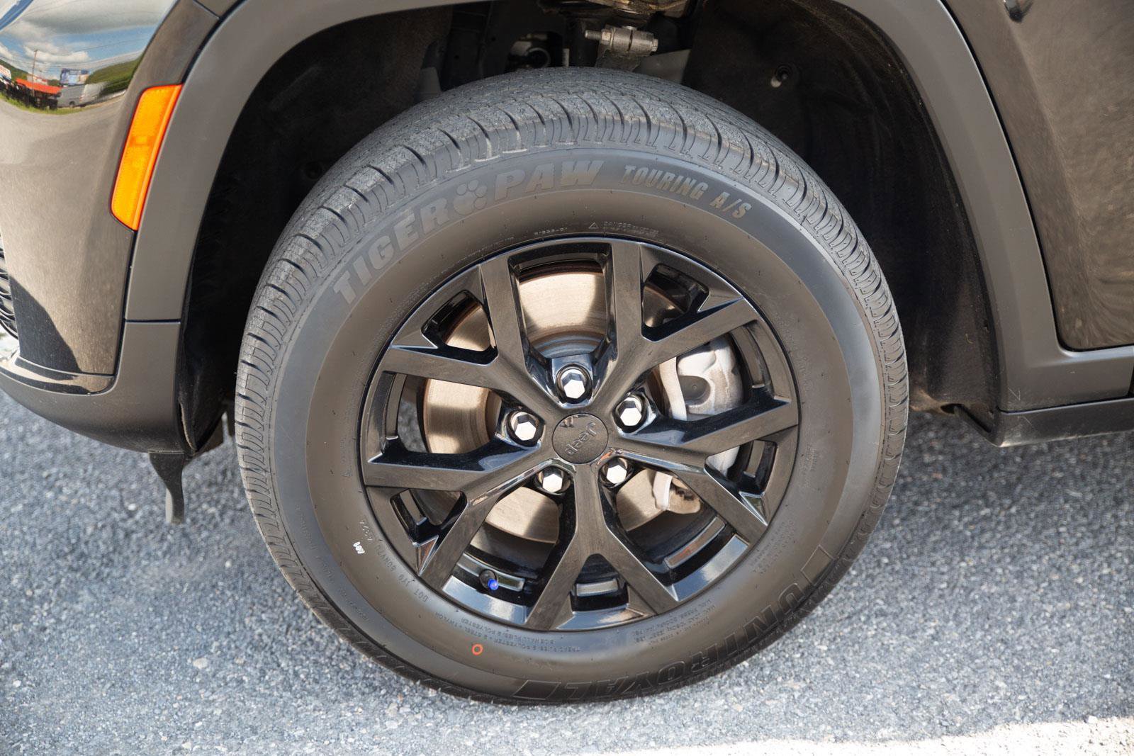 Used 2024 Jeep Grand Cherokee L Laredo image 11