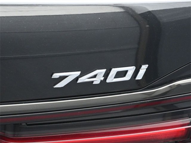 Used 2022 BMW 740i xDrive w/ M Sport Package image 29