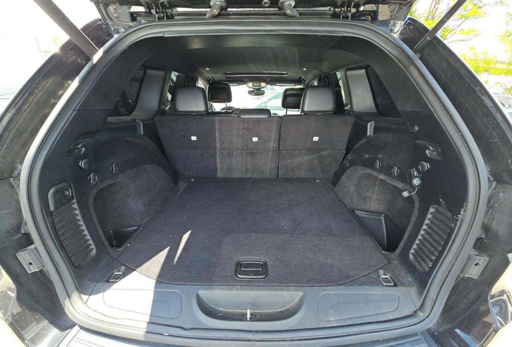 Used 2018 Jeep Grand Cherokee Altitude AWD/4WD image 17