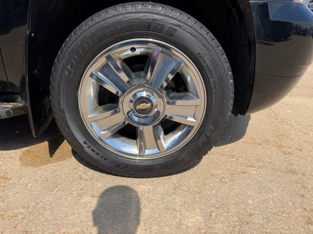 Used 2010 Chevrolet Suburban LTZ AWD/4WD image 15