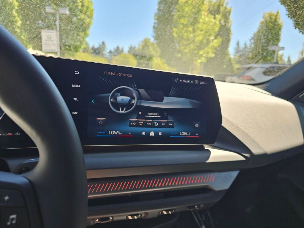 Used 2025 BMW 228i xDrive AWD/4WD image 28