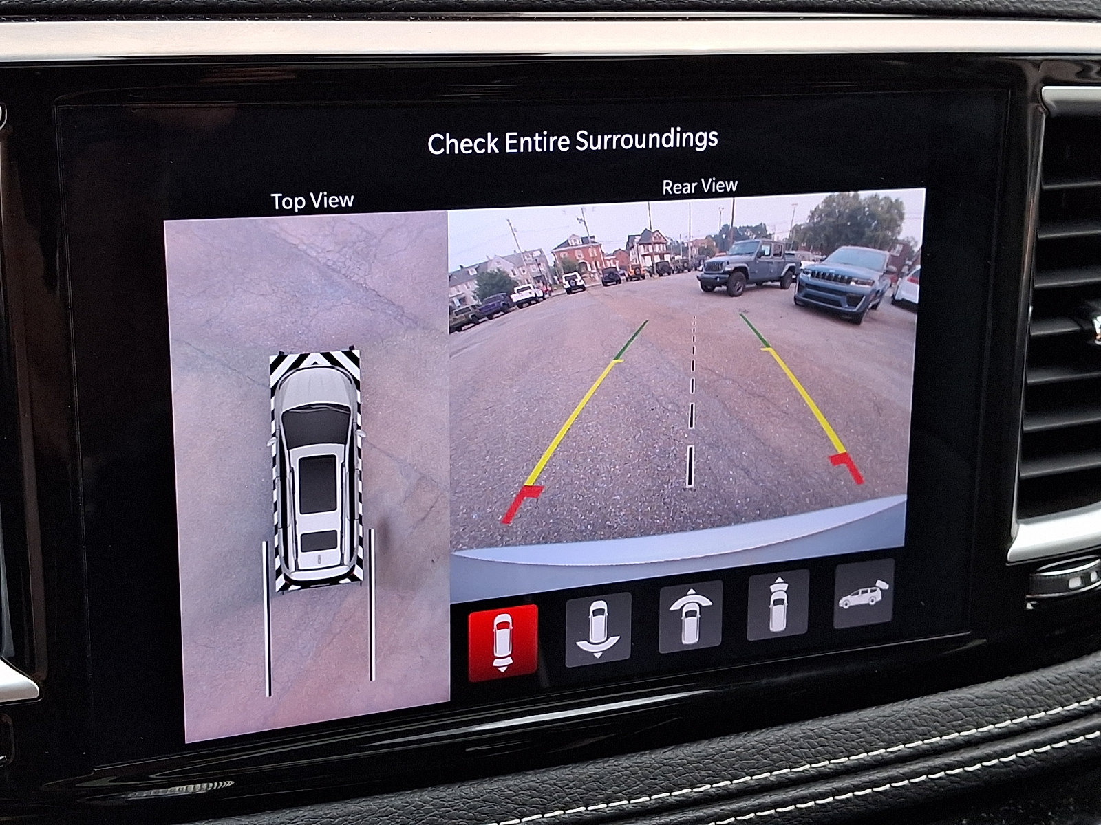 Used 2023 Chrysler Pacifica Limited FWD image 22