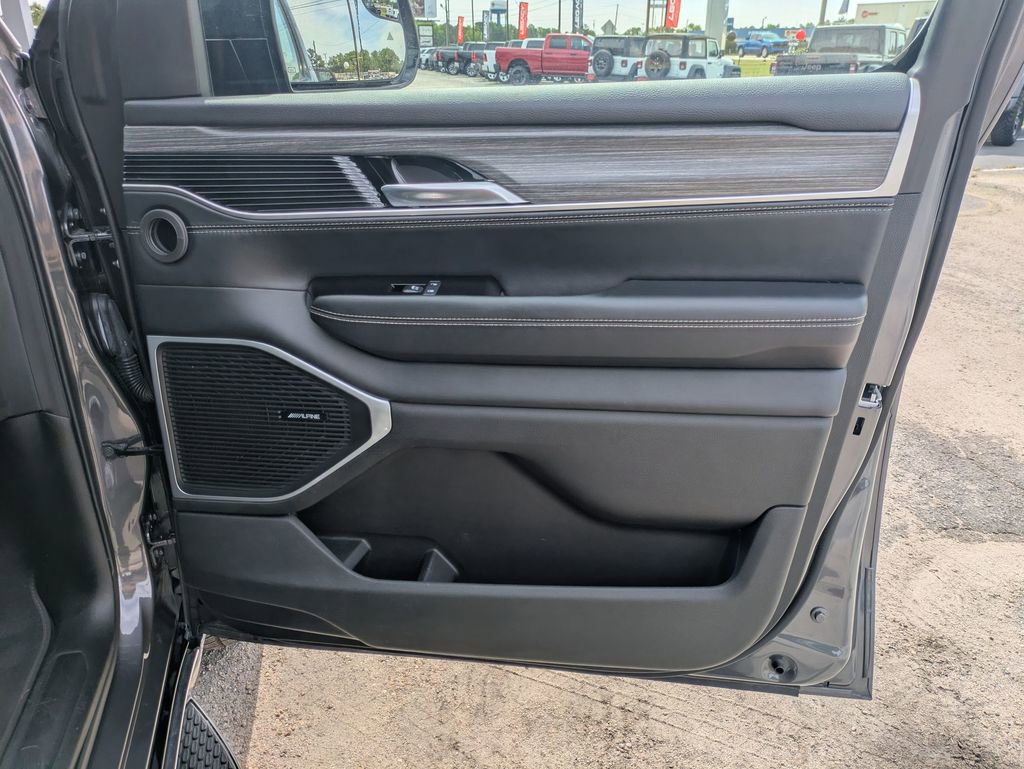 Used 2024 Jeep Wagoneer Series II w/ Flexible Seating Group image 34