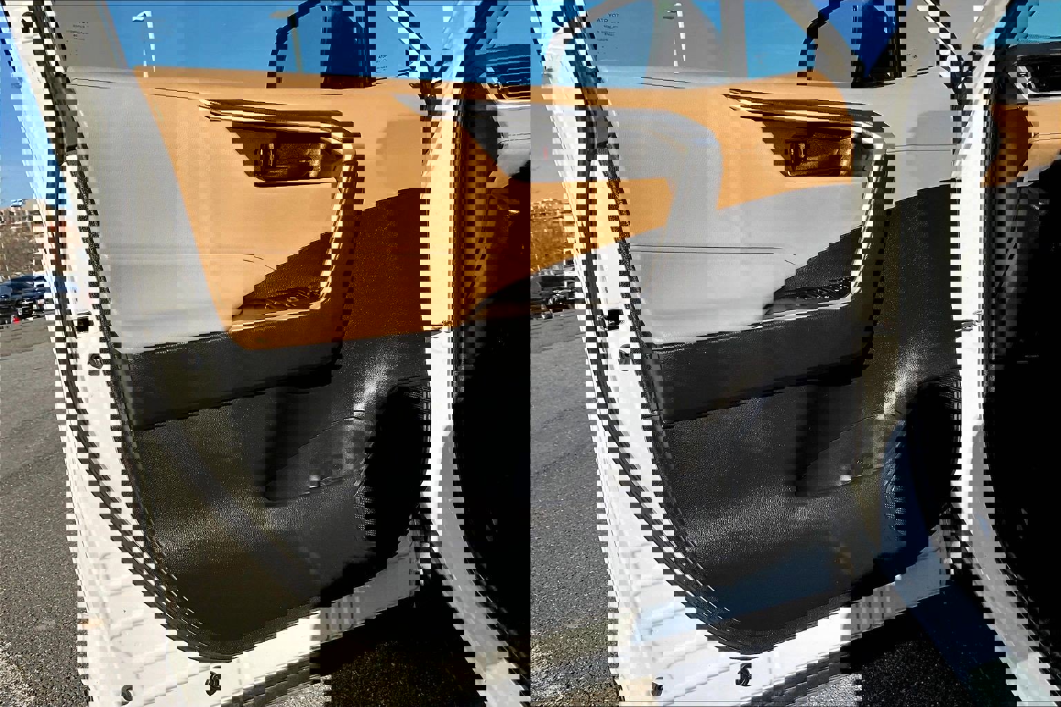 Used 2022 Toyota RAV4 LE image 21