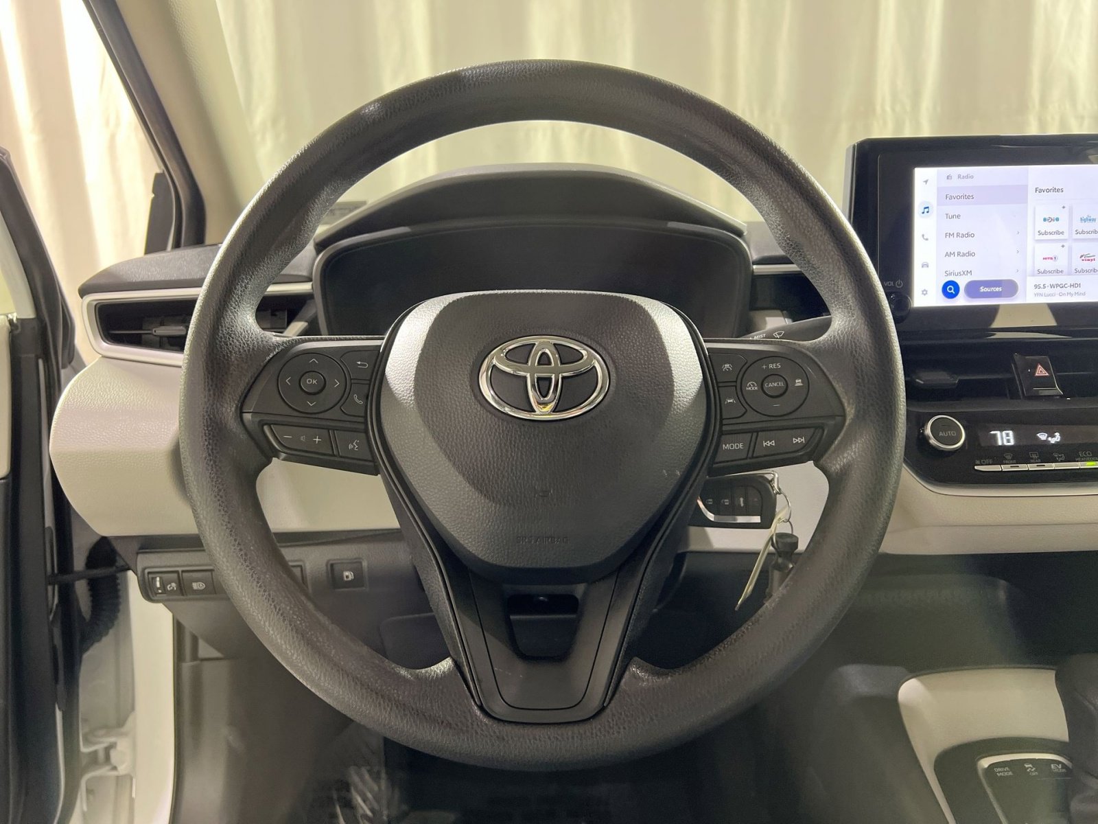 Used 2023 Toyota Corolla LE image 22