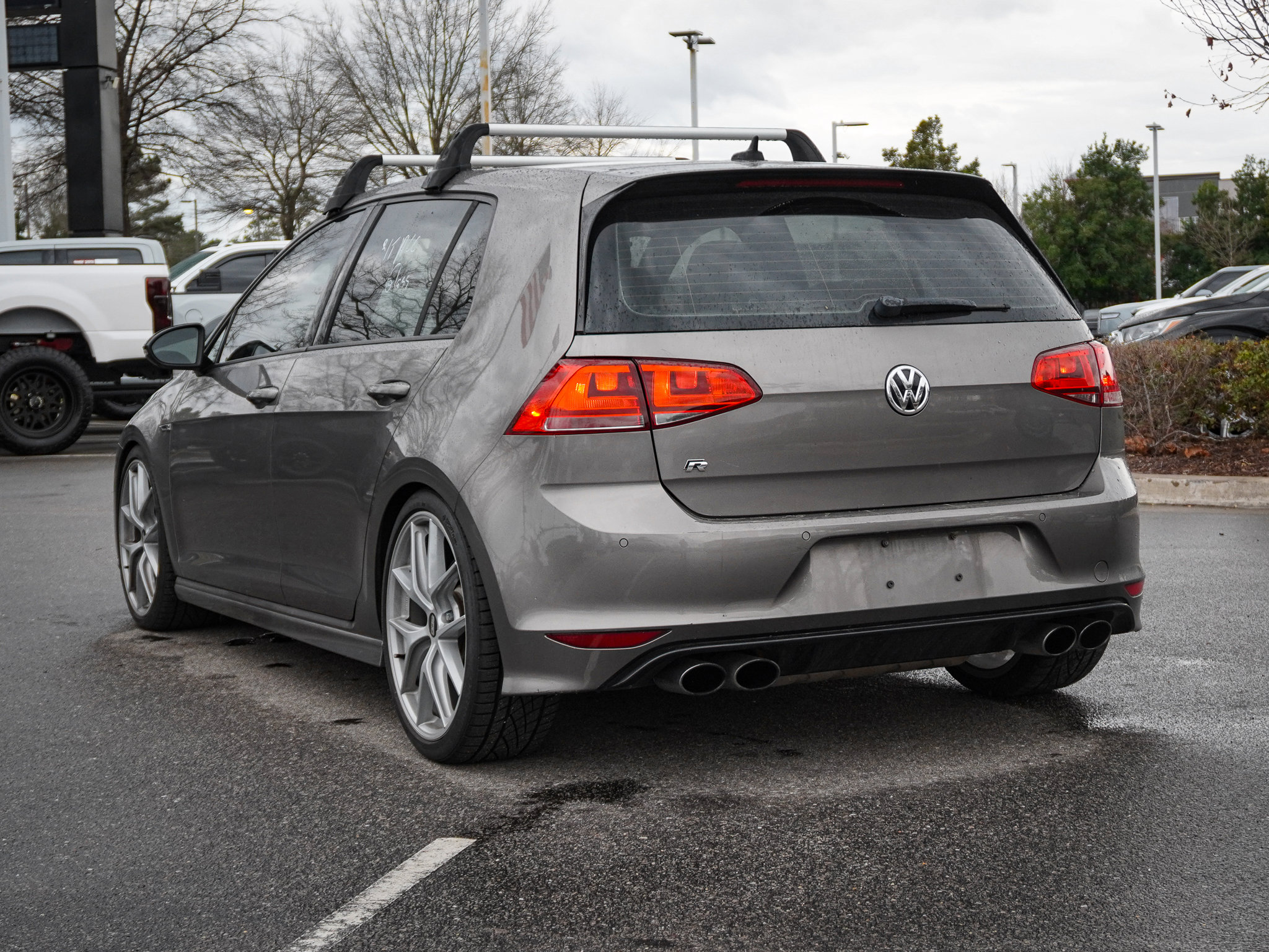 Used 2015 Volkswagen Golf R 4-Door image 8