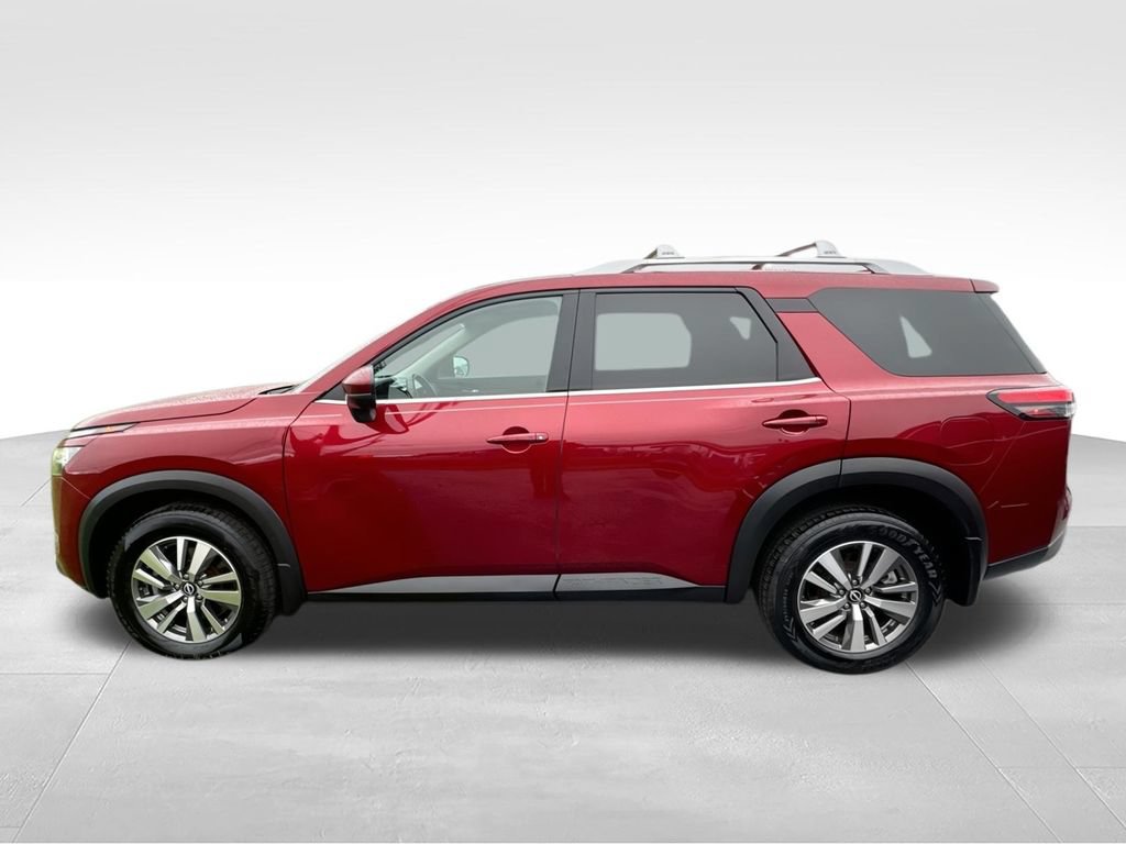 Used 2022 Nissan Pathfinder SL w/ SL Black Package AWD/4WD image 2