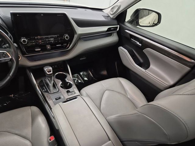 Used 2021 Toyota Highlander Platinum FWD image 14
