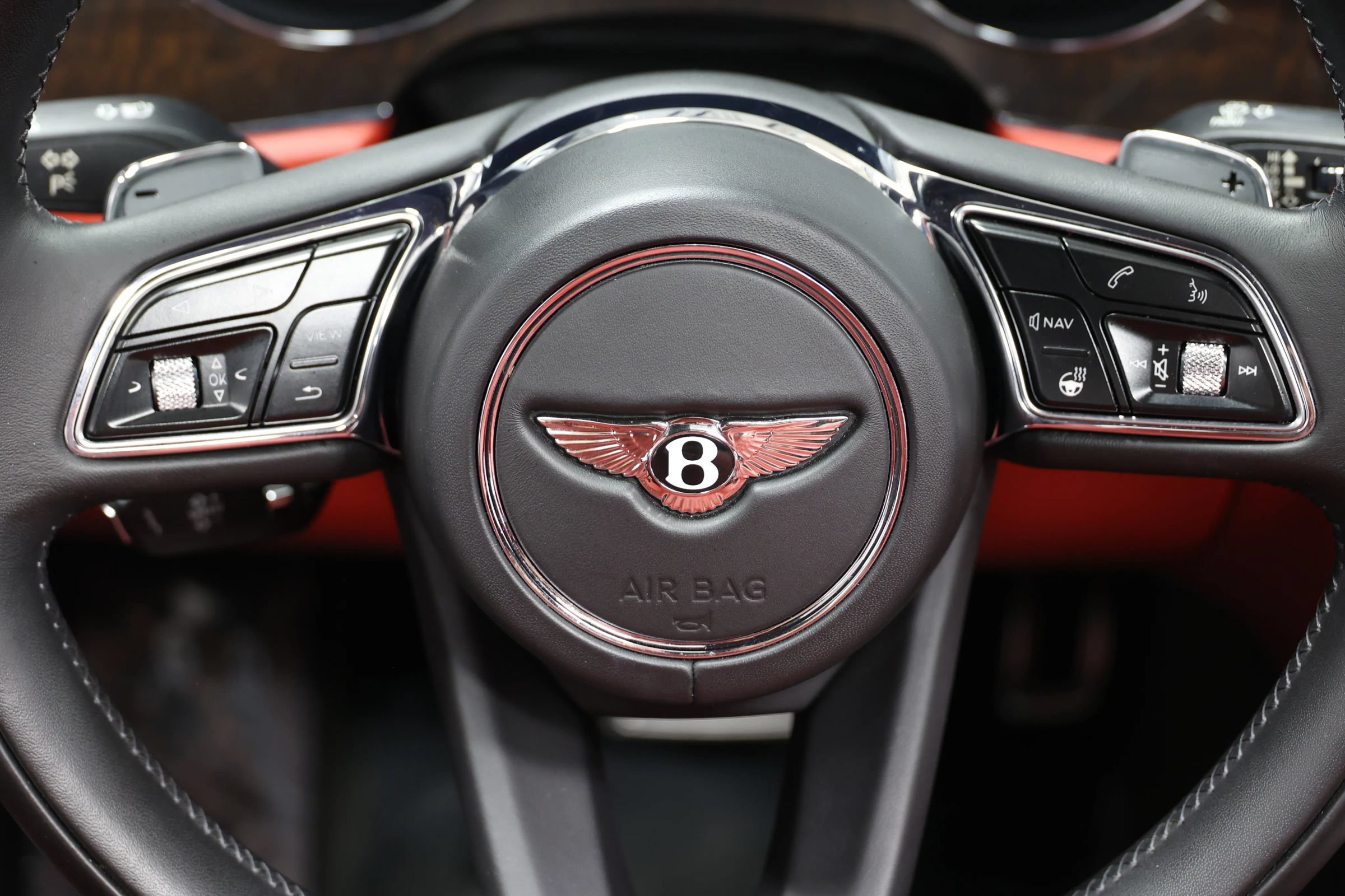 Used 2022 Bentley Bentayga AWD/4WD image 27