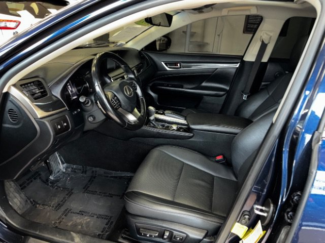 Used 2017 Lexus GS 200t w/ Preferred Accessory Package RWD image 15