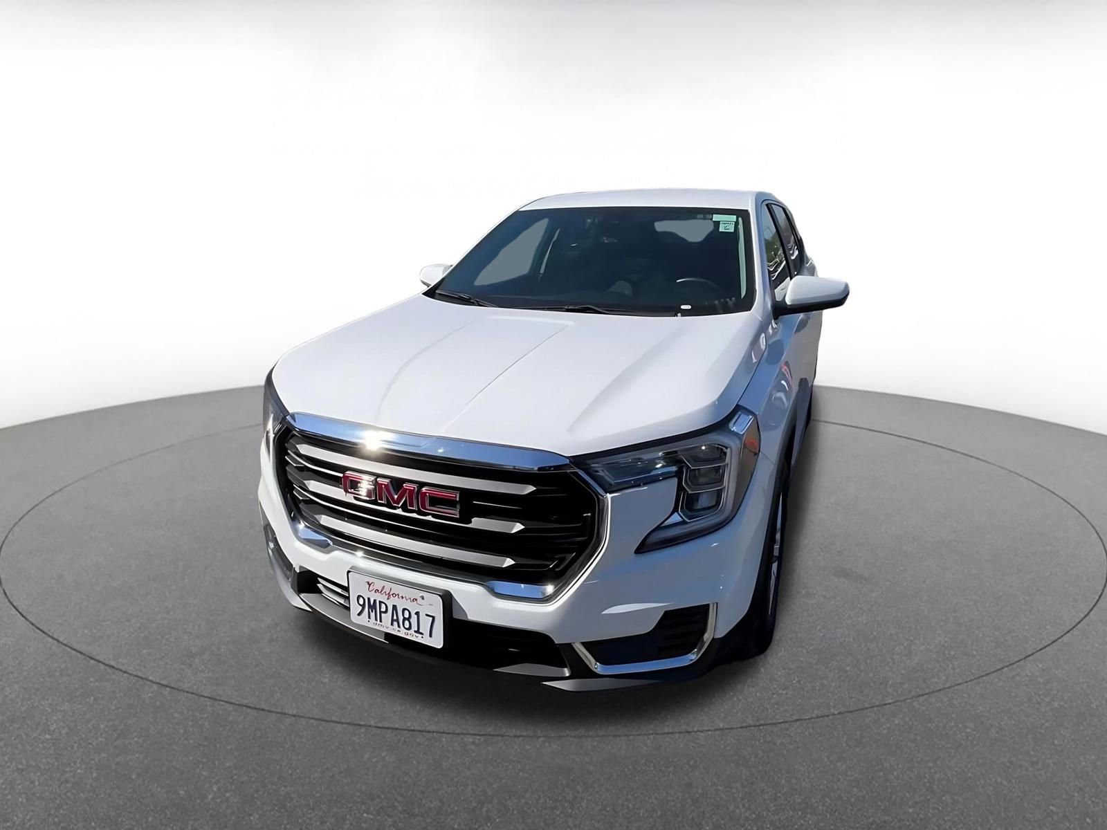 Used 2024 GMC Terrain SLE image 7