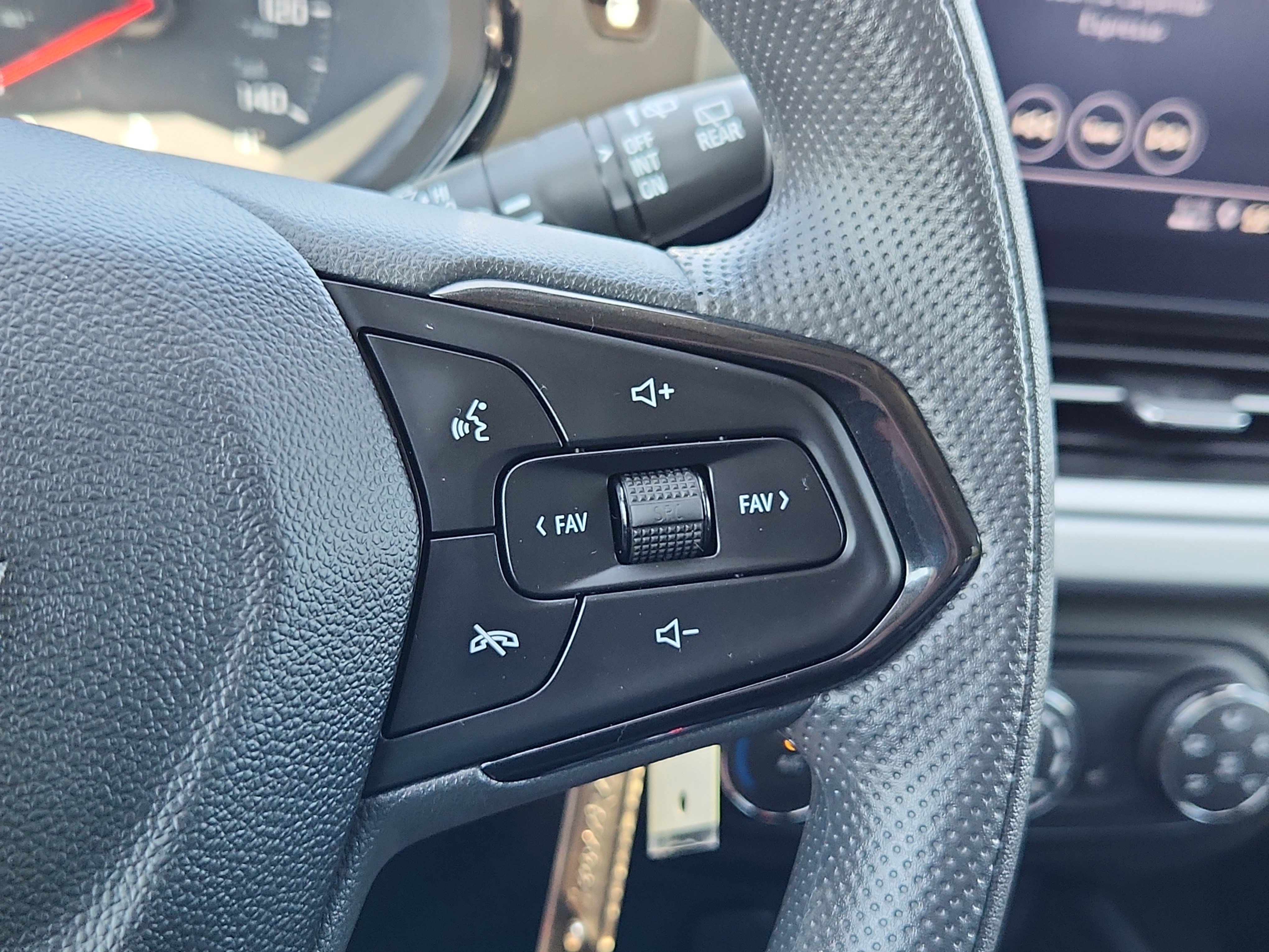 Used 2025 Chevrolet Trax LS w/ LS Convenience Package FWD image 19