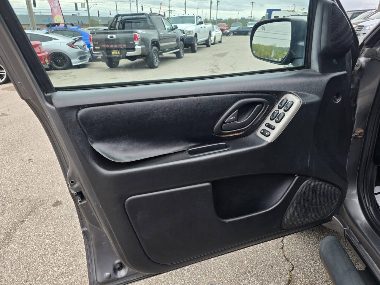 Used 2005 Ford Escape Limited FWD image 8