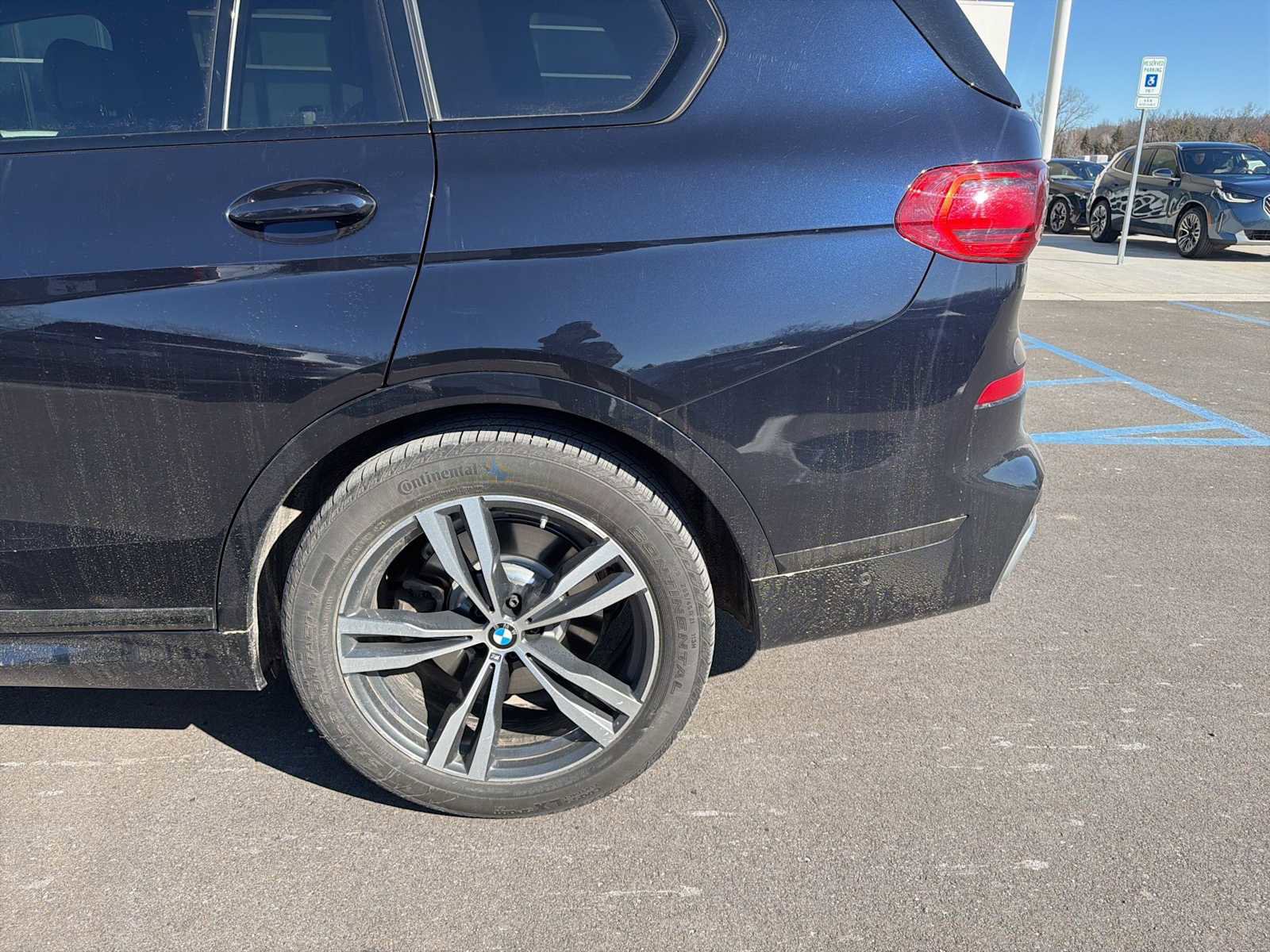 Used 2021 BMW X7 xDrive40i w/ M Sport Package AWD/4WD image 4