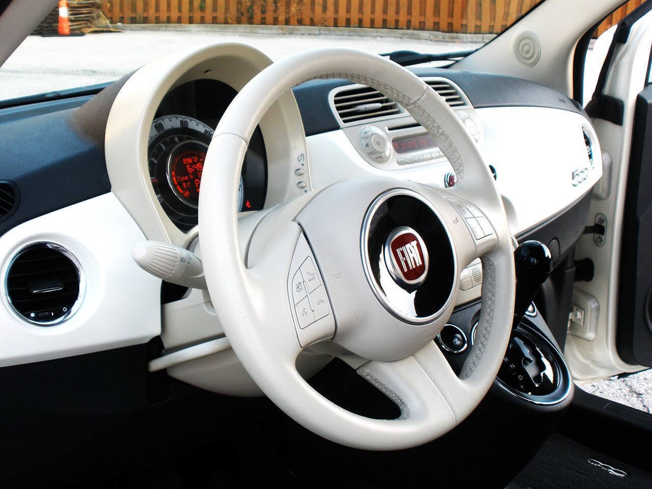 Used 2015 FIAT 500 Pop FWD image 27