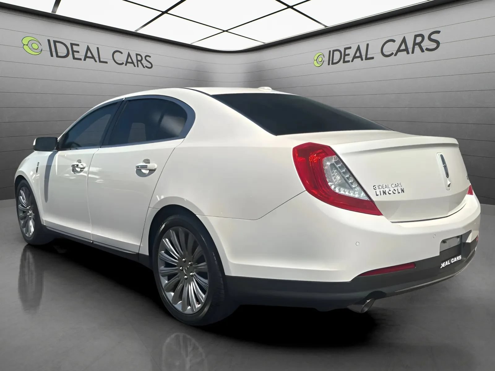 Used 2014 Lincoln MKS w/ Equipment Group 101A FWD image 7
