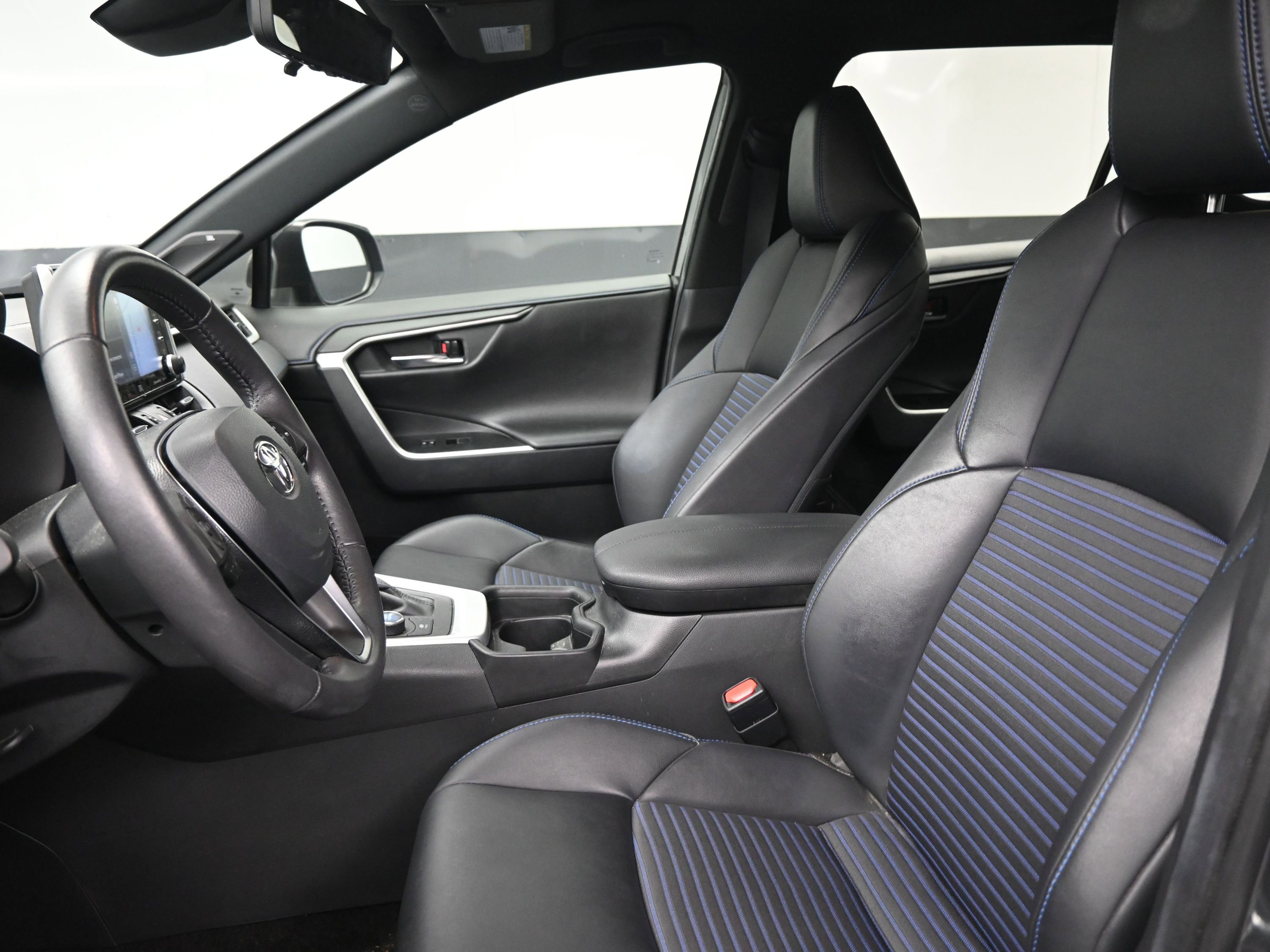 Used 2021 Toyota RAV4 XSE image 17