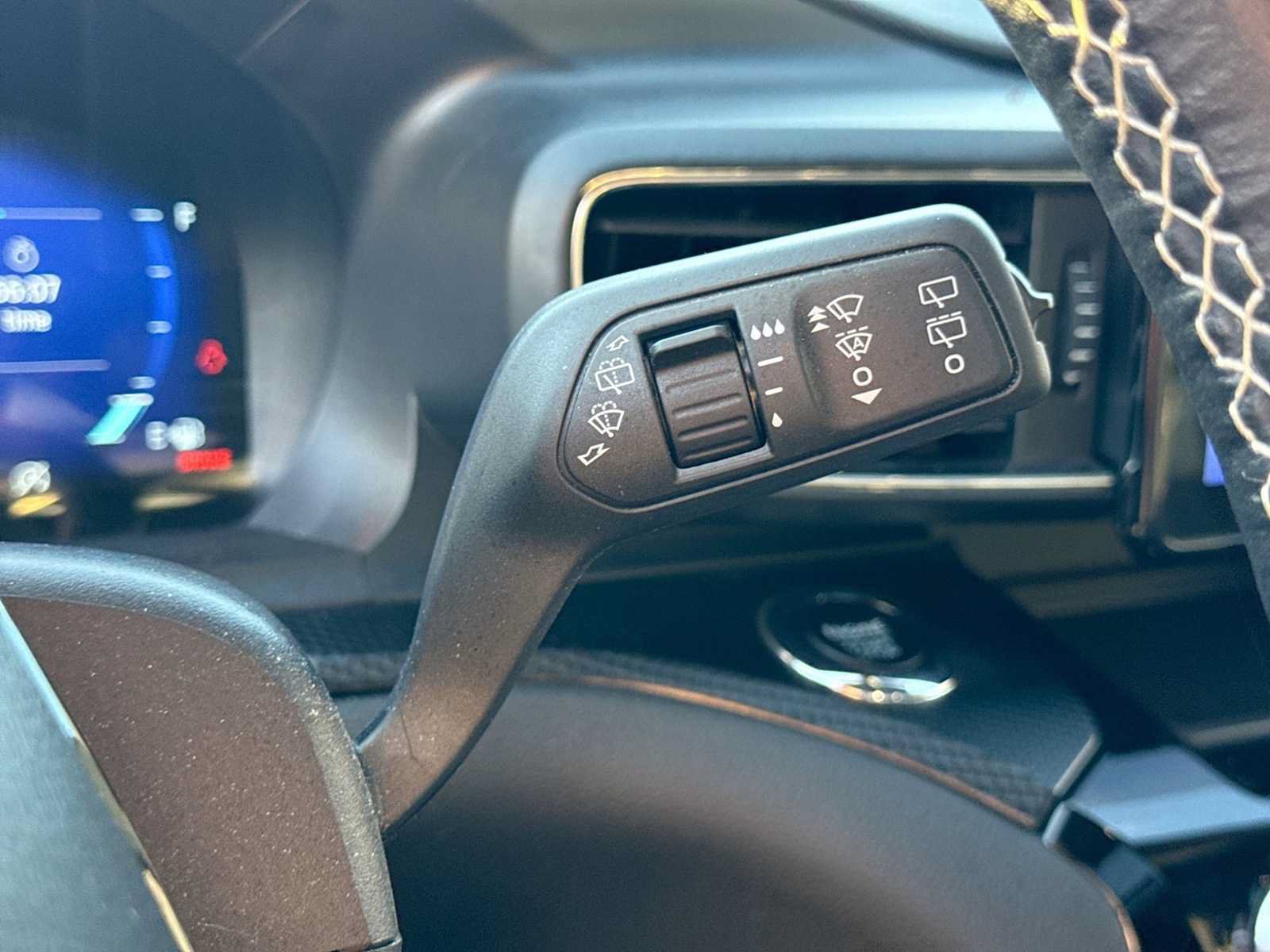Used 2024 Ford Explorer ST AWD/4WD image 26