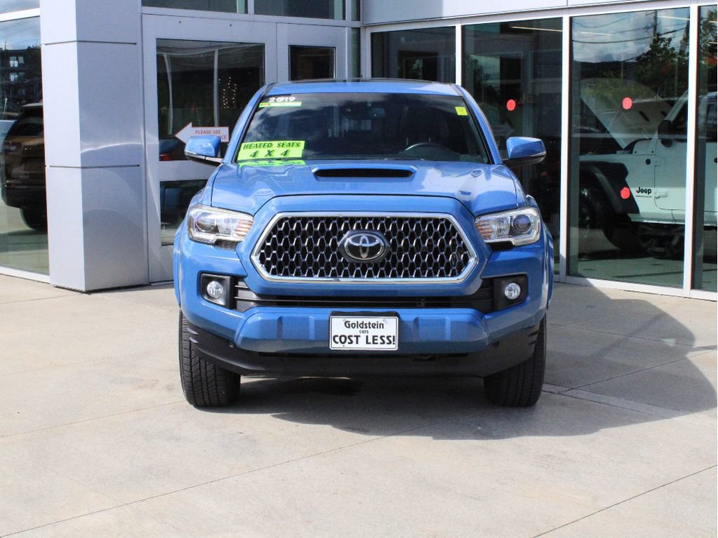 Used 2019 Toyota Tacoma TRD Sport AWD/4WD image 2