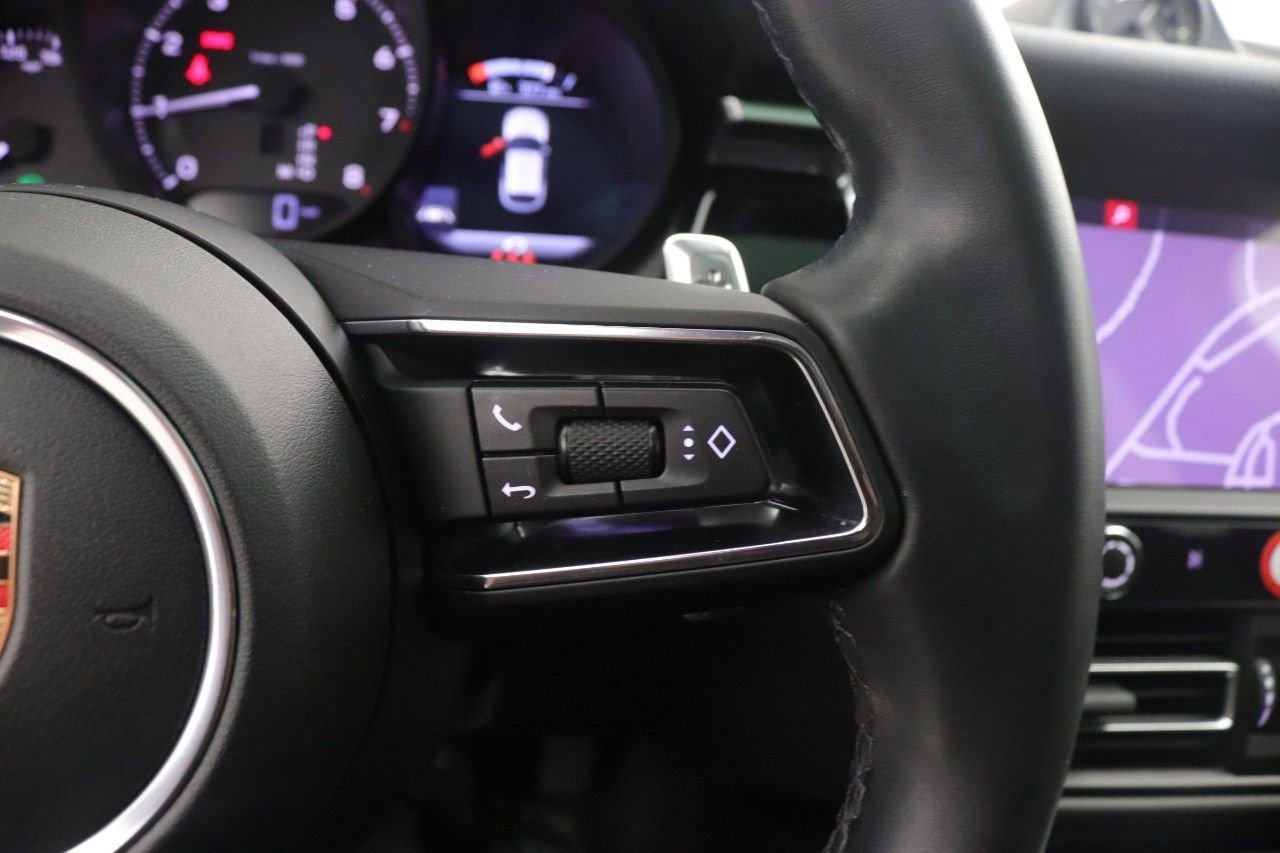 Used 2023 Porsche Macan Turbo image 15