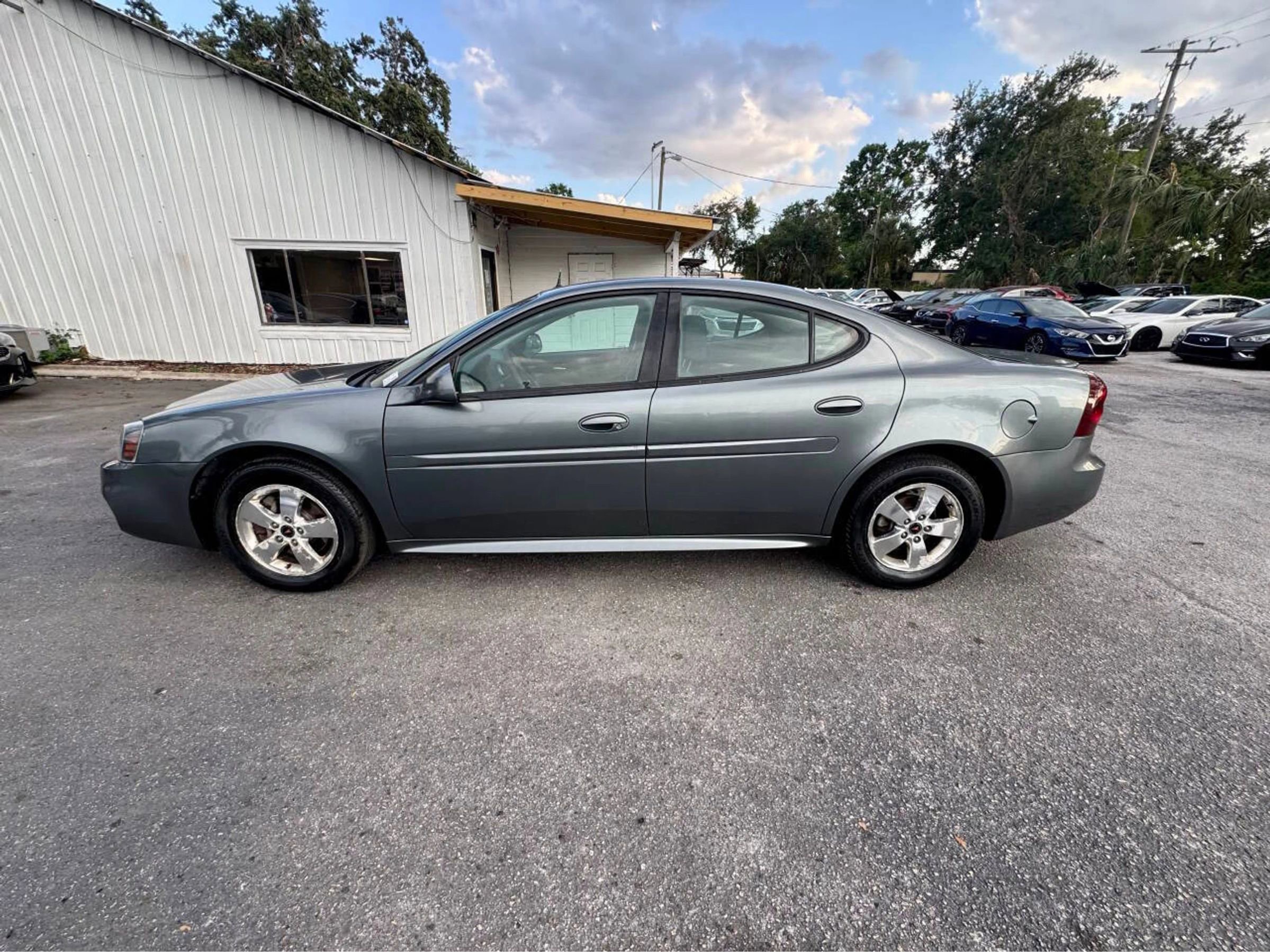 Used 2005 Pontiac Grand Prix w/ Drivers Plus Package image 14