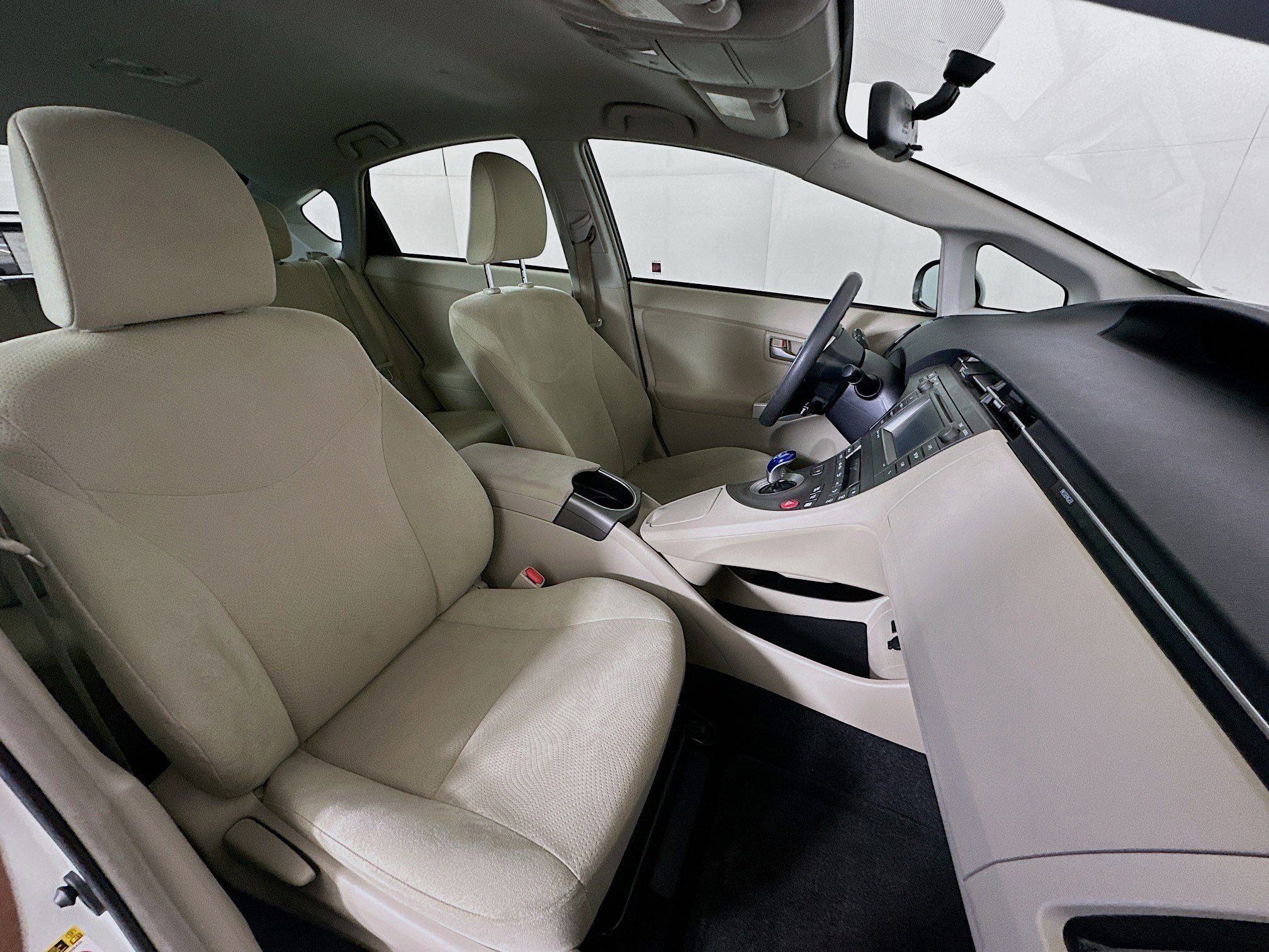 Used 2015 Toyota Prius Three w/ Preferred Accessory Package FWD image 28