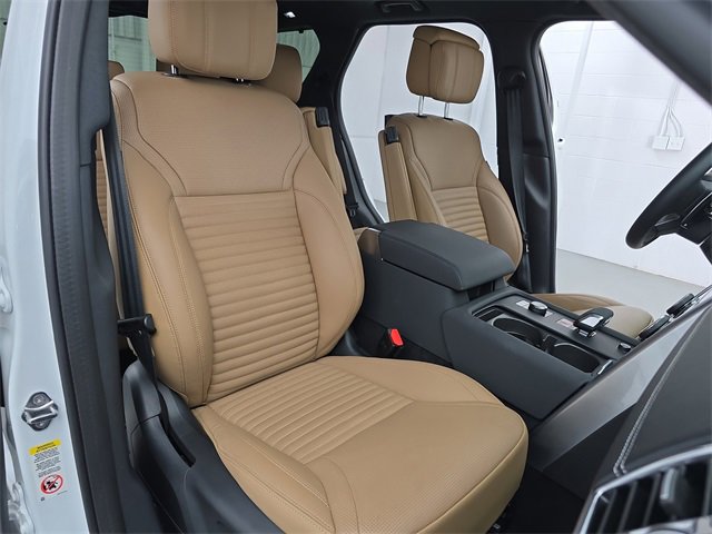 Certified 2025 Land Rover Discovery Dynamic SE image 10