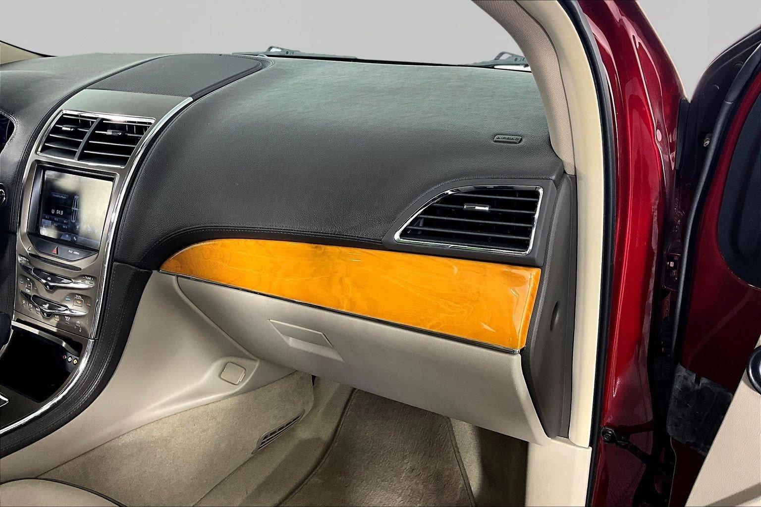 Used 2013 Lincoln MKX FWD image 25