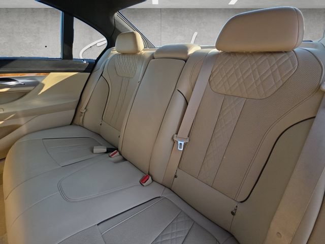 Used 2017 BMW 750i RWD image 22
