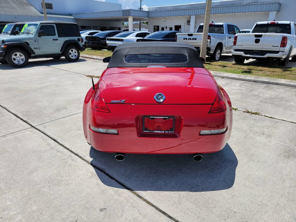 Used 2005 Nissan 350Z Touring RWD image 4