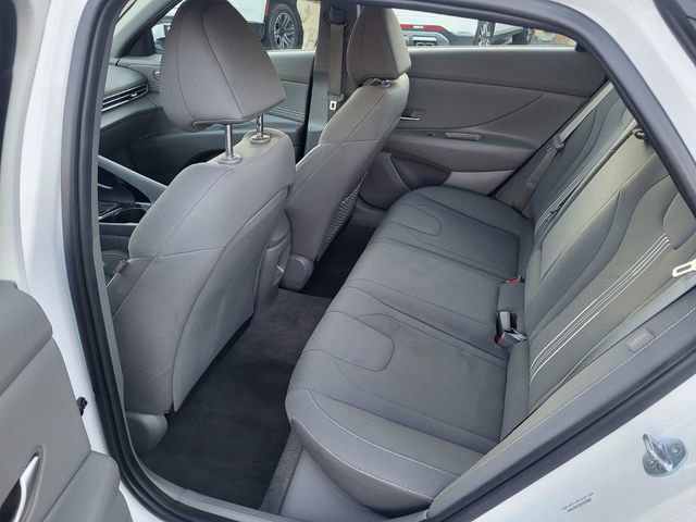 Used 2025 Hyundai Elantra SEL image 14