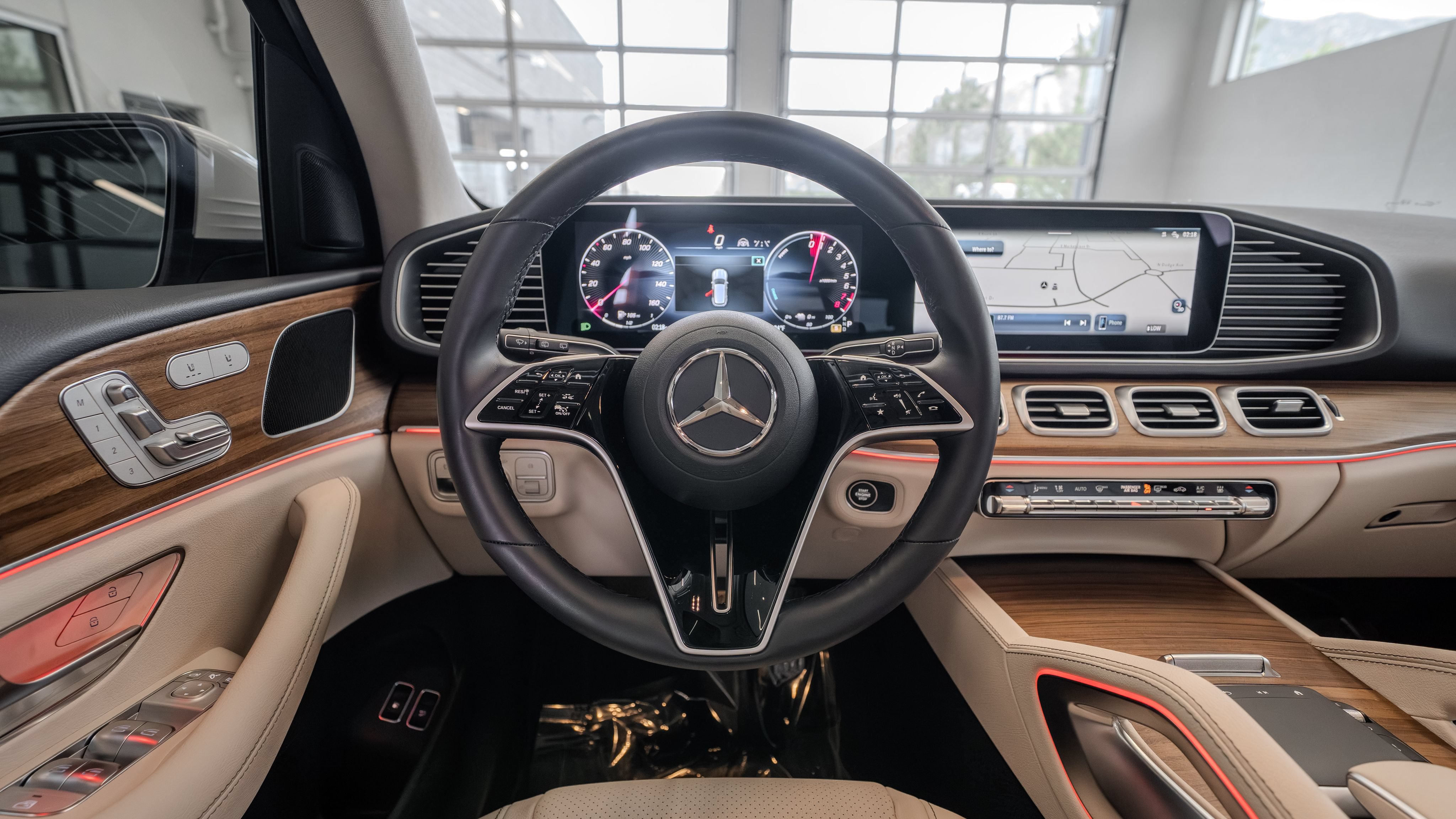 Certified 2025 Mercedes-Benz GLE 450e 4MATIC w/ Driver Assistance Package image 8