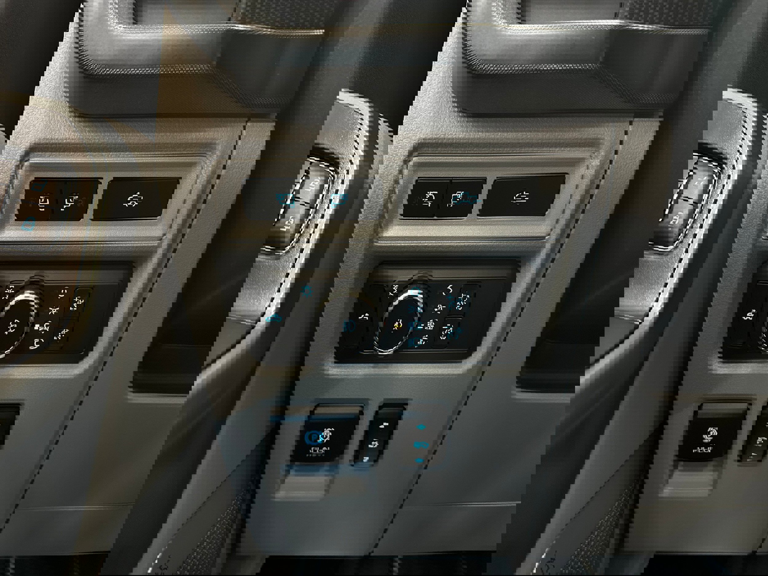 Used 2022 Ford F150 Limited image 24