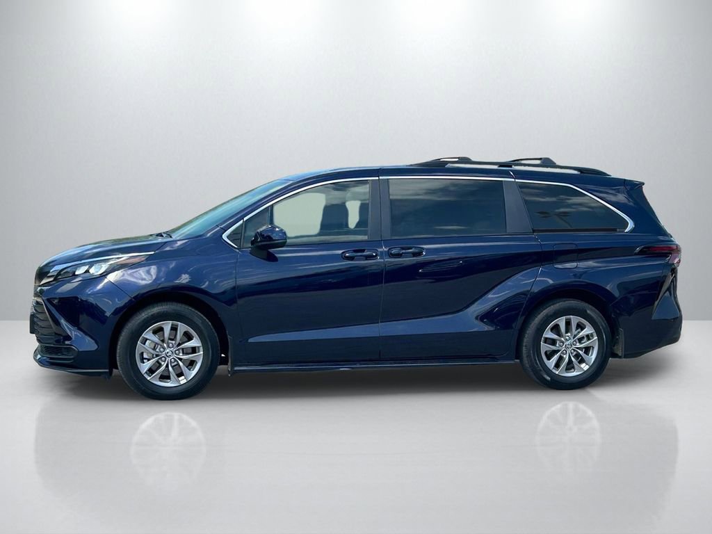 Used 2025 Toyota Sienna LE image 8