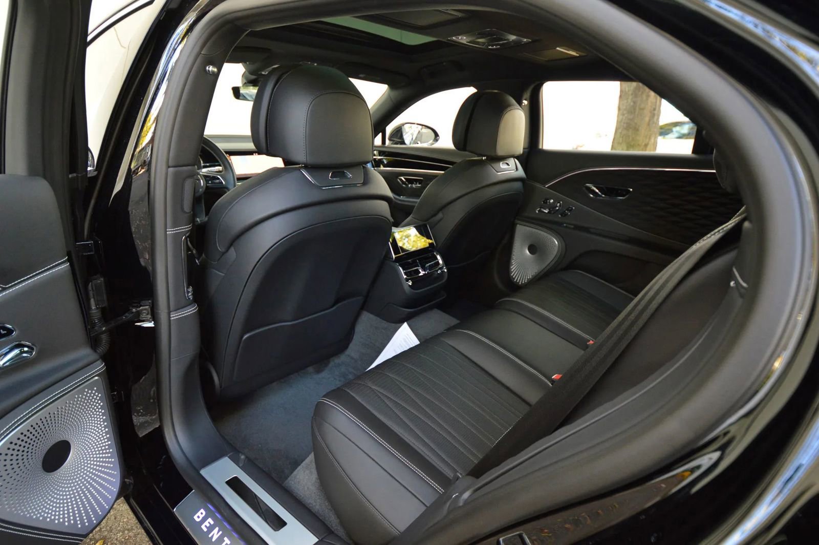 Used 2022 Bentley Flying Spur V8 image 64